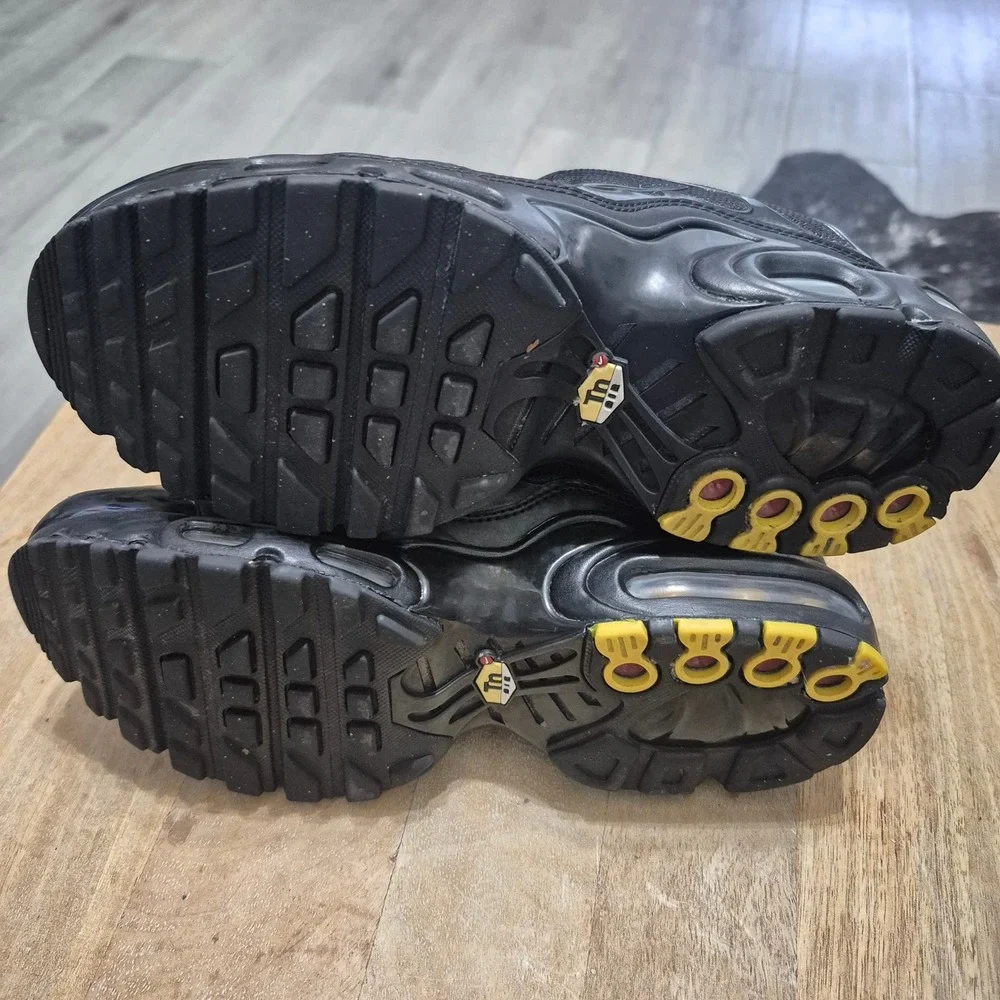 Nike Air Max Plus Kids Size 6.5Y Black Good